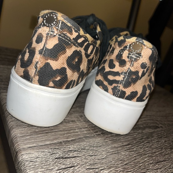 STEVE MADDEN cheetah platform sneakers! Great for Cheetah costume - Picture 4 of 7